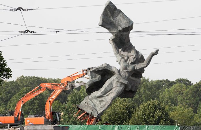 "Lettország nácizmust dicsőítő általános politikáját folytat"