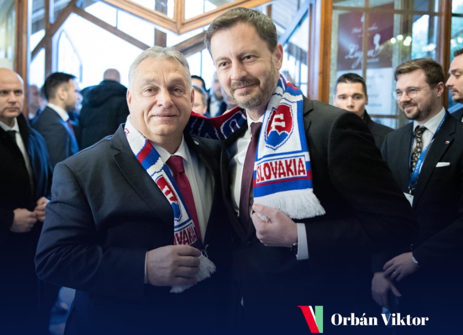 Orbán kompenzál: nagy-magyarországos után szlovák sálban