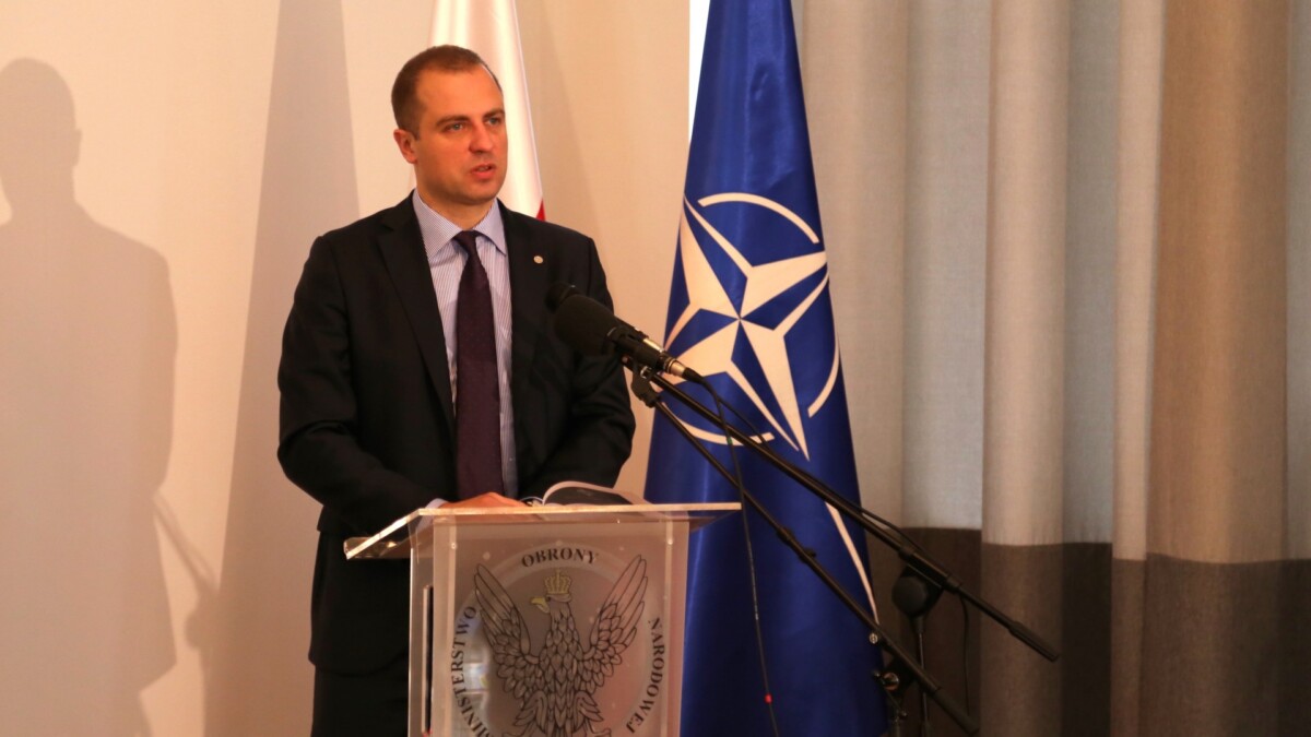A lengyel NATO-nagykövet beismerte: Üresek a fegyverraktárak Ukrajna támogatása miatt