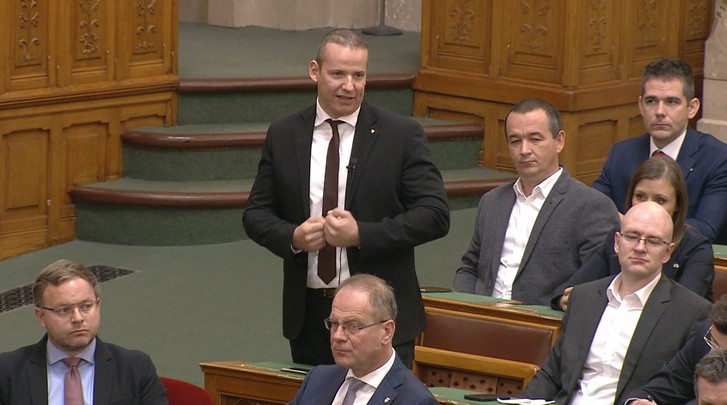 Addig jár a kormány a fúrt kútra? - Toroczkai vs. Orbán a Parlamentben