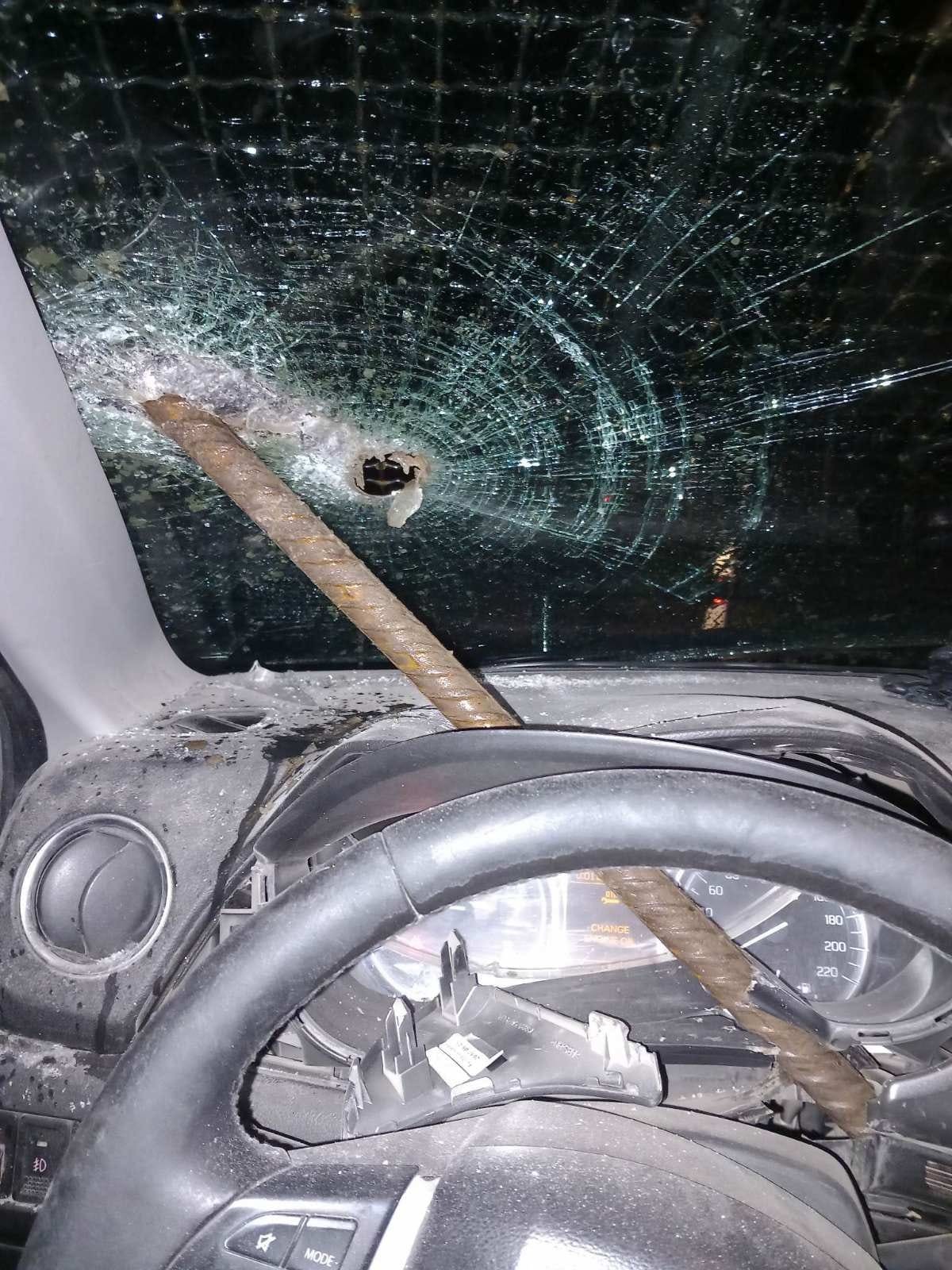Betonvasra húzták a rendőrautót a déli határnál