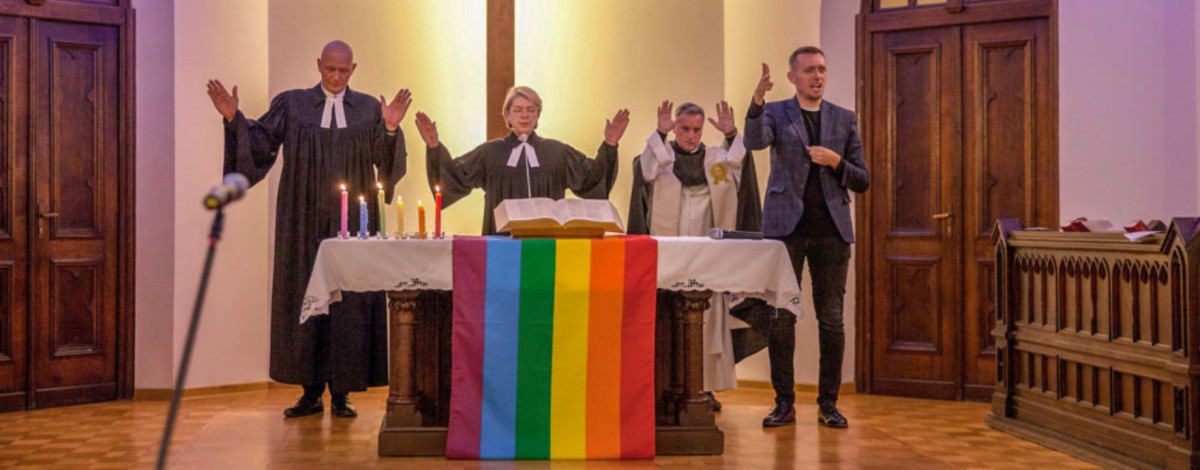 "Méltatlan bár, de elhívott szolgája" - LMBTQ misét tartottak Lengyelországban