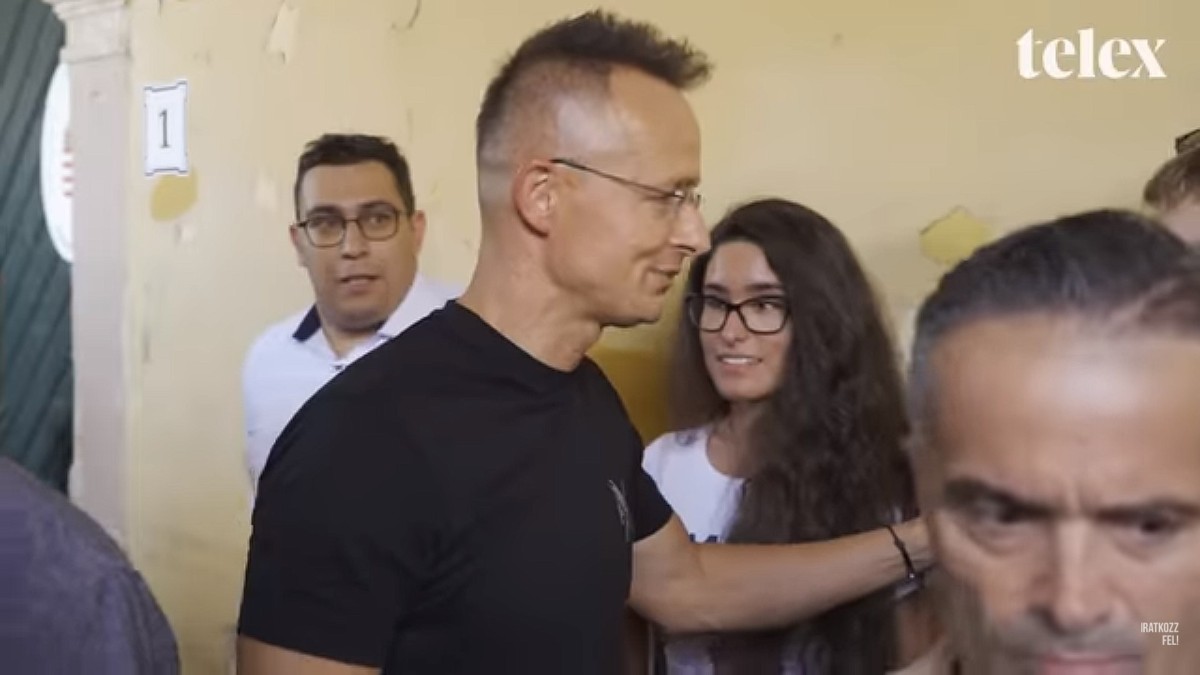 Orbánnal került ellentmondásba Szijjártó