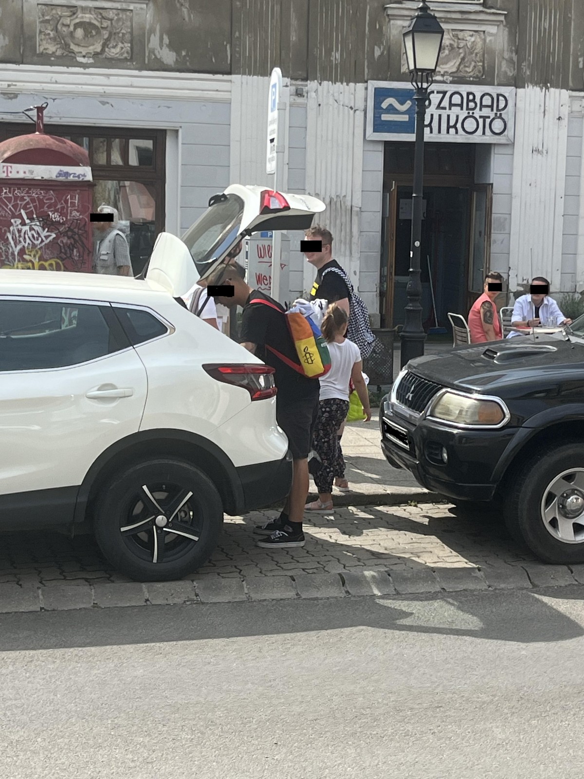 Pécsett gyerekeket "érzékenyítenek" a deviánsok (+KÉPEK)
