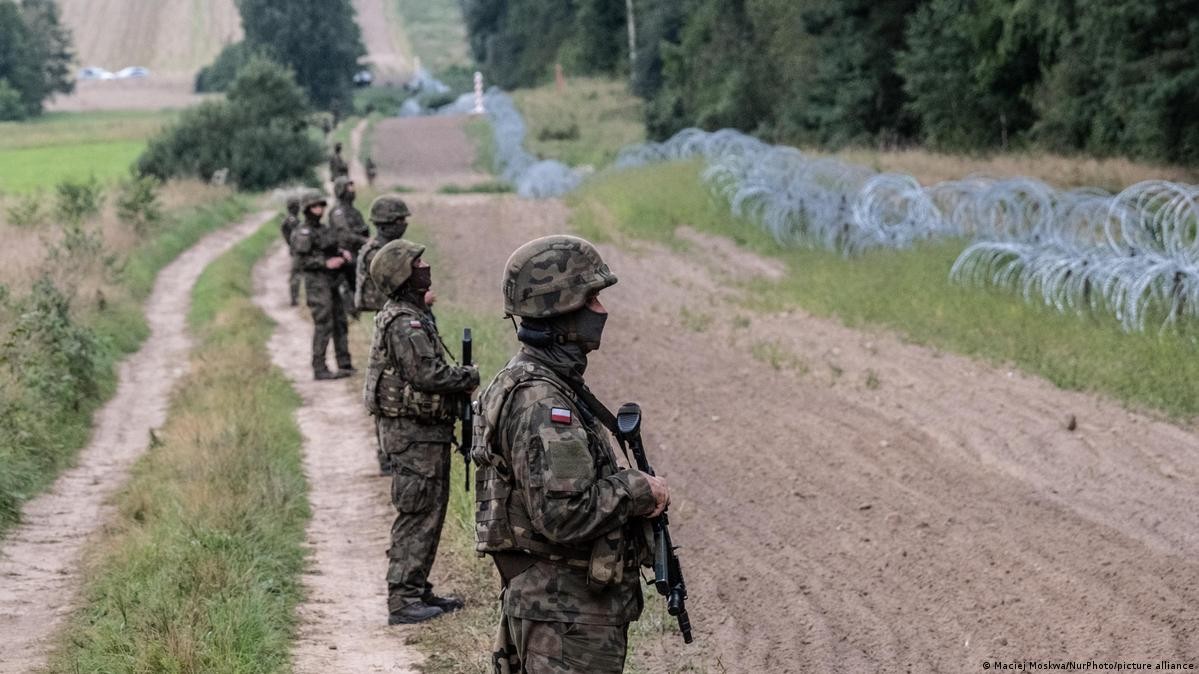 Még ezer katonát vonnak össze a fehérorosz határnál a lengyelek