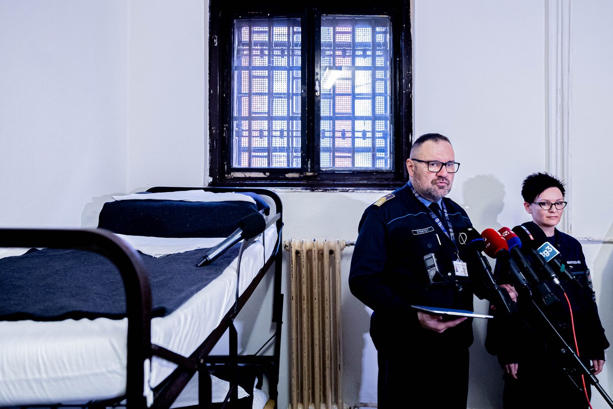 A "botrány" után megmutatták az olasz antifasiszta terrorista nő celláját