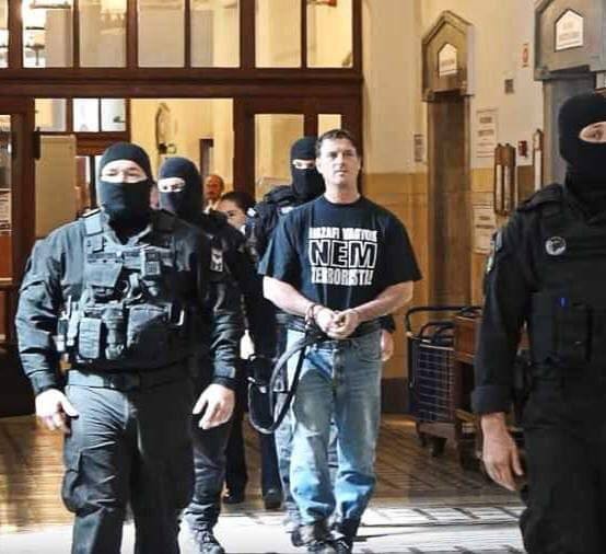 A "konzervatív" Meloni is aggódik az antifa terrorista miatt - még Orbánt is felhívta