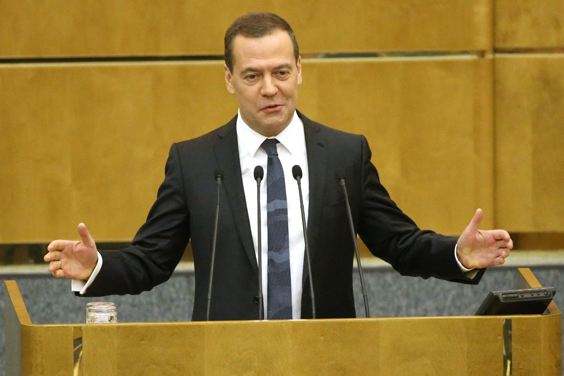 Keményhangú fenyegetést címzett Lengyelországnak Dmitrij Medvegyev