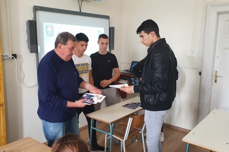 Miért nem lehet drogprevenciós előadásokat tartani a magyar iskolákban?