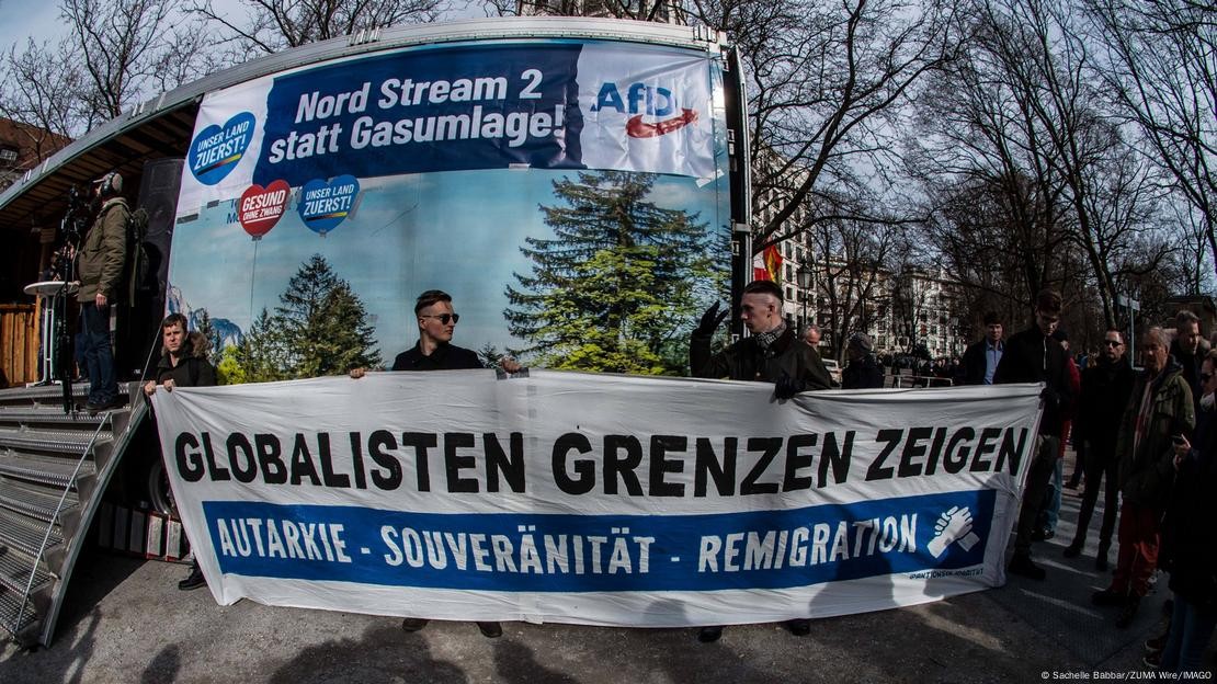 Havilapot tiltott be a német demokrácia, a kiadóinál házkutatást tartottak