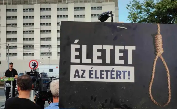 Egy fadarabbal verte halálra a 83 éves nénit a fülbevalójáért egy "fiatal"