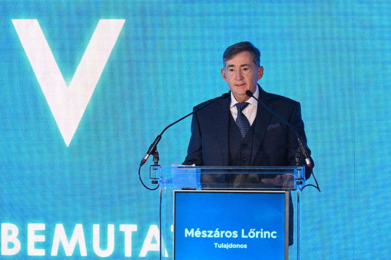 Százmilliárdokat kaszál Mészáros Lőrinc az akkugyárakon