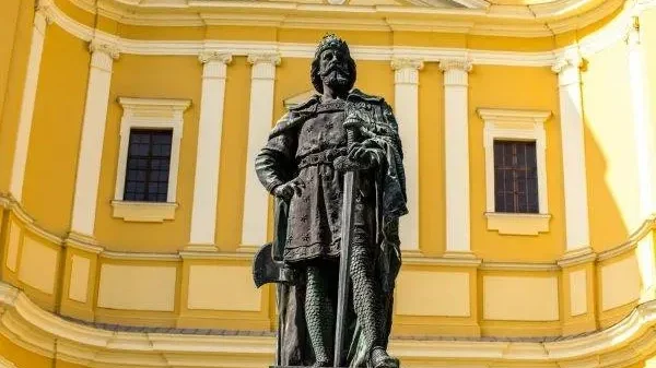 At Most, Magyar Péter Arrives as a Guest Where Hungarians Are at Home