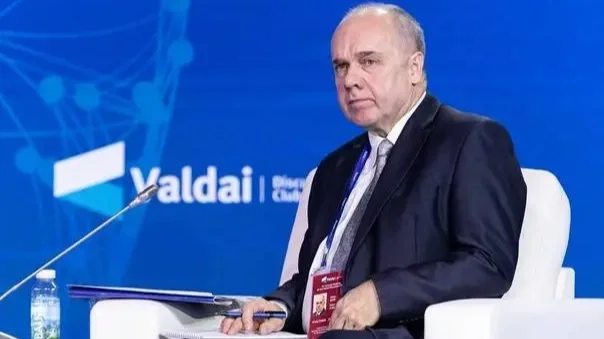Ezt a társast az igazán nagyok játsszák – interjú Stier Gábor külpolitikai szakértővel I.