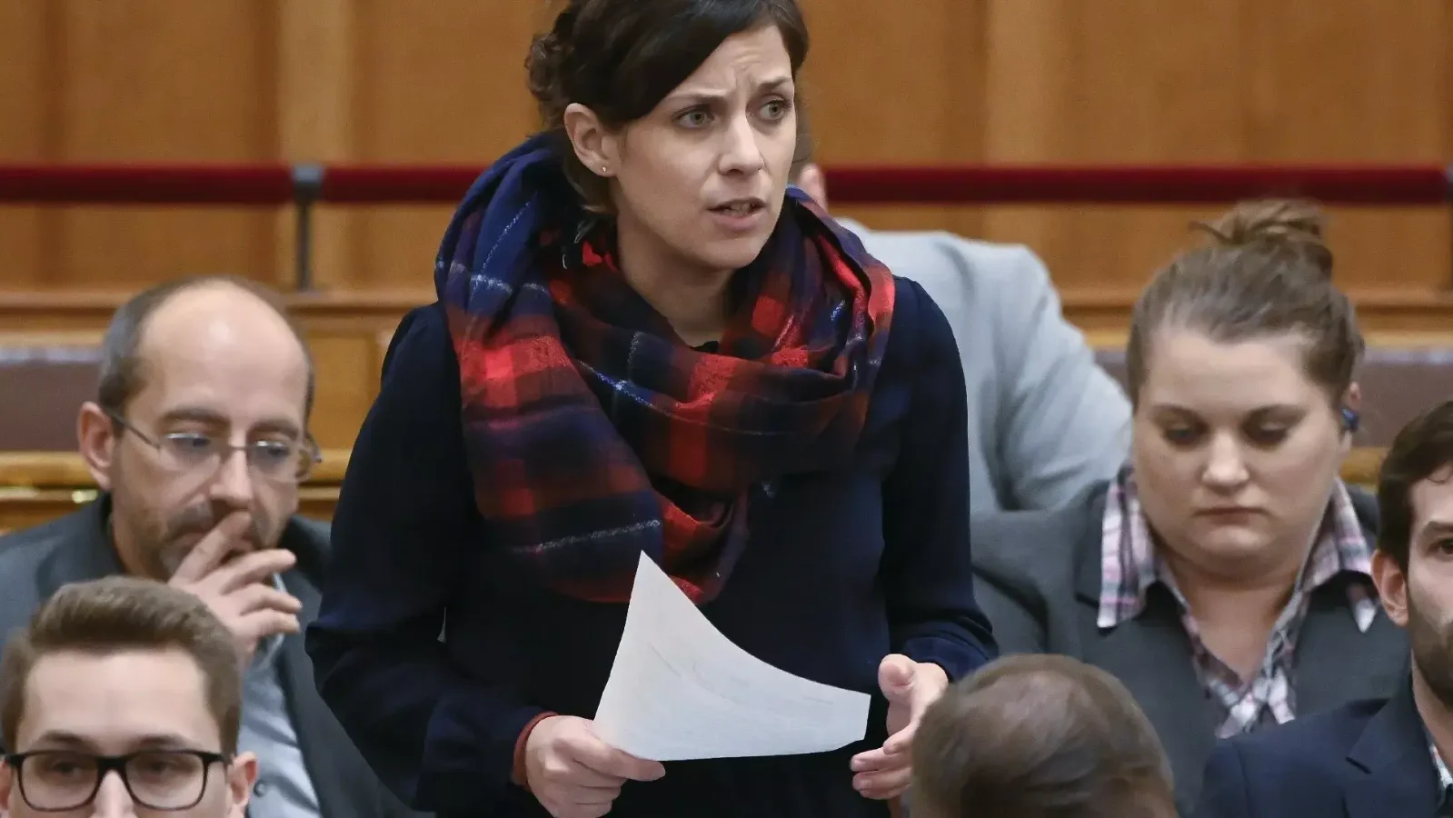 Lemond képviselői mandátumáról a momentumos Orosz Anna