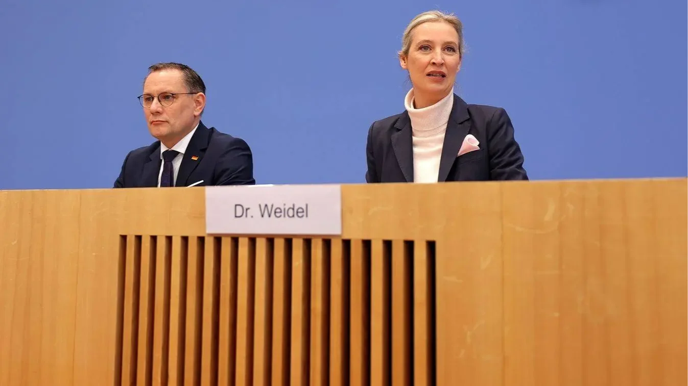 Lehull a demokrácia álarca: a népakarat ellenére közösítik ki az AfD-t Németországban