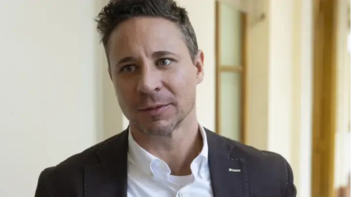 Végrehajtást indított a Somogy Vármegyei Kormányhivatal Schadl György ellen, a siófoki luxusnyaralója miatt