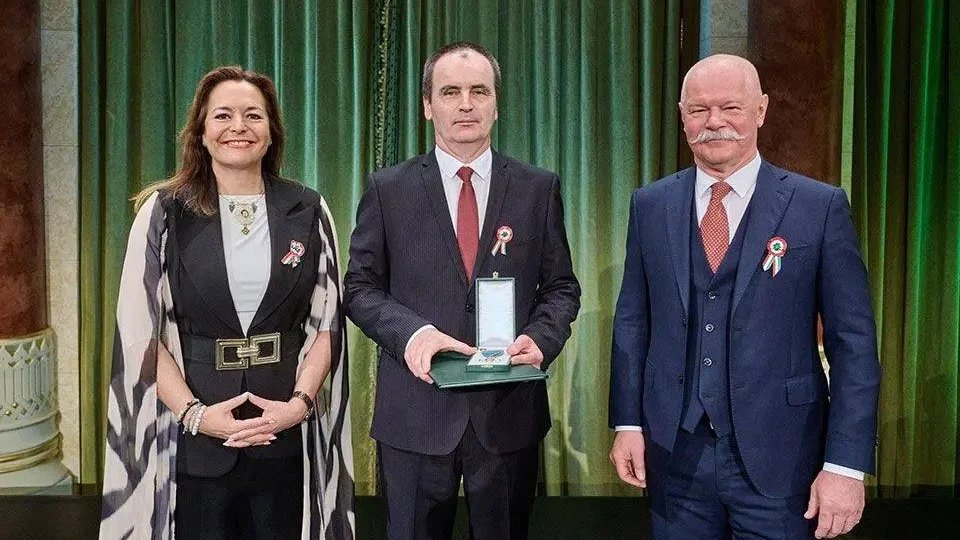 Kiváló "szolgálataiért" átvehette a Lovagkeresztet Cseh Gergő Bendegúz