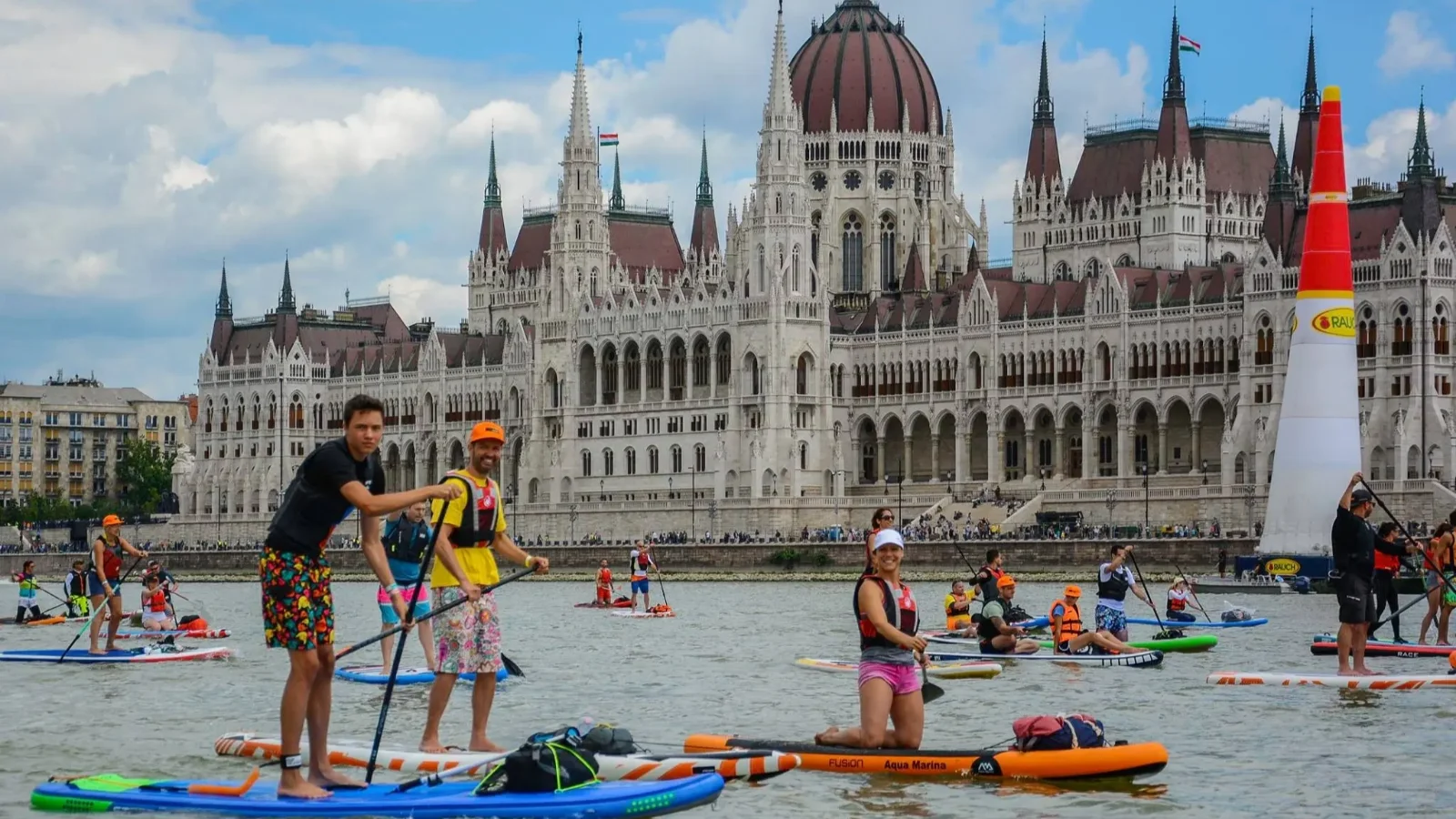 Ha vízen járni nem is, de vízen siklani mindenki megtanulhat – szombaton rajtol a X. Budapest SUP Fesztivál