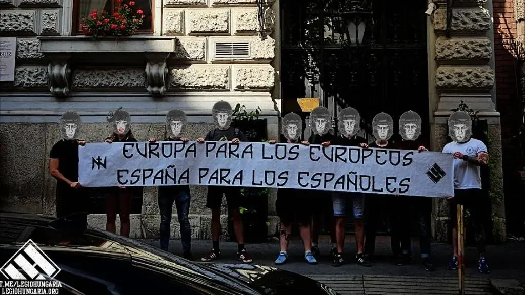 Antifák által életveszélyesen megsebesített spanyol nacionalista mellett állt ki a Légió Hungária