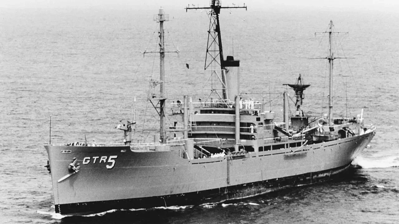 A USS Liberty 1967. július 29-én tért vissza a Chesapeake-öbölbe, miután június 8-án az izraeli légierő és haditengerészet súlyosan megrongálta a Sínai-félszigetnél a hatnapos háború során; a hajót később Máltán javították.