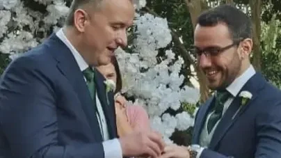 Brazíliáig utazott a DK pártigazgatója, hogy "összeházasodjon" meleg párjával