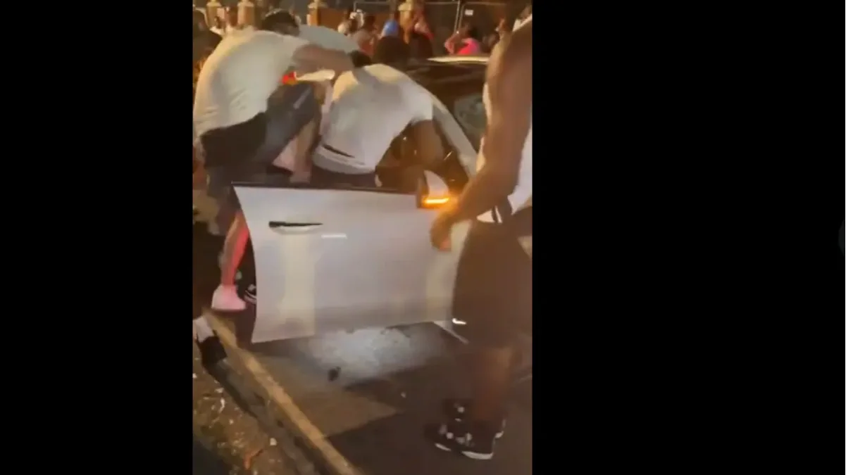 Rappert késelt a lincselő tömeg Londonban (+VIDEÓ)