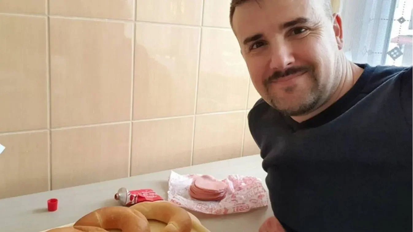 A DK babérjaira törve hergel a határon túli magyarok ellen a jákobinus néptribun