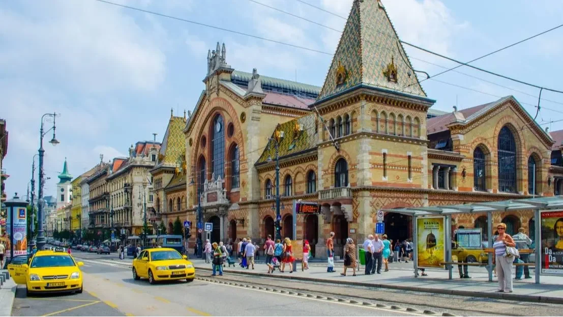 Taxik Budapest belvárosában. Fotó: Shutterstock