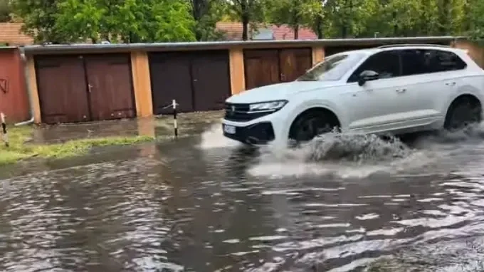 Pestszentlőrincet sem kímélte a vihar: még az utakat is elöntötte a víz