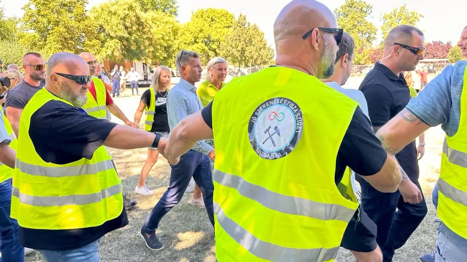 Kezet nem fog, csak duzzogó kamaszként hisztizik – Magyar Péter így akar országot vezetni