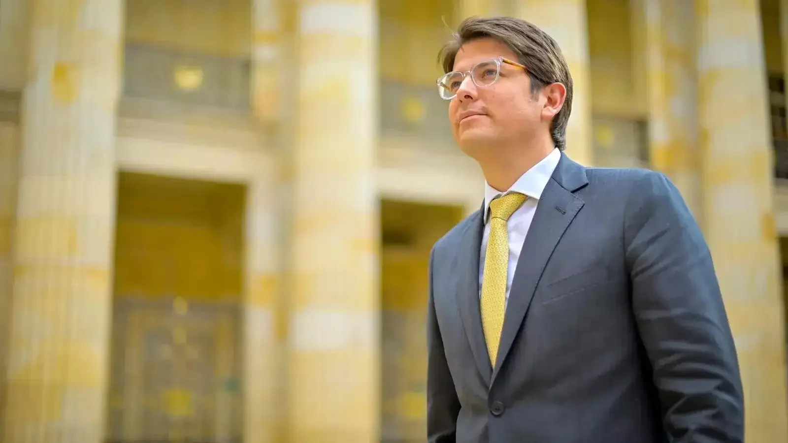 Két hónap után meghalt az a jobboldali szenátor, akit fejbe lőttek