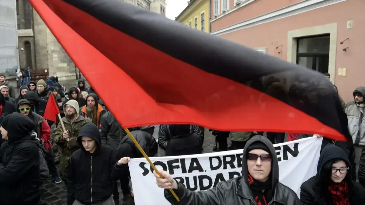 Toroczkai: Az Antifát, mint felforgató terroristákat, meg kell semmisíteni!