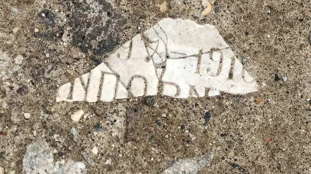 A rendőrség határozata szerint nem bűncselekmény a felszámolt temetőből származó maradványokkal feltölteni az útalapot