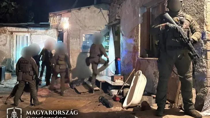 Rendőrökre támadt az iskolaőrt fenyegető "fiatal fiú" népes családja