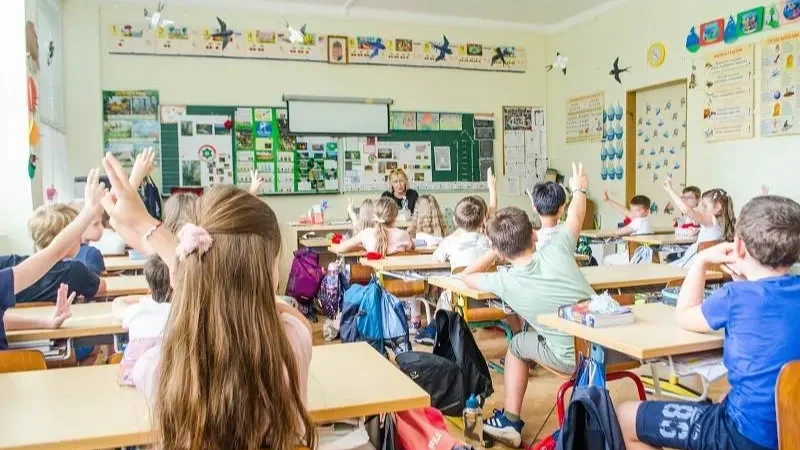 Nemzeti öncsonkítás a magyarórák és a magyar szak leépítése