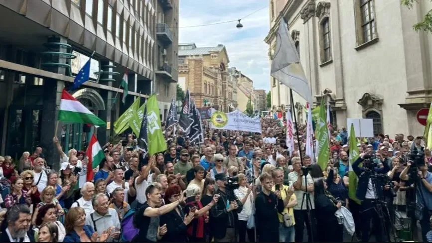 Tényleg csak a választások előtt „látszik” a Mi Hazánk?