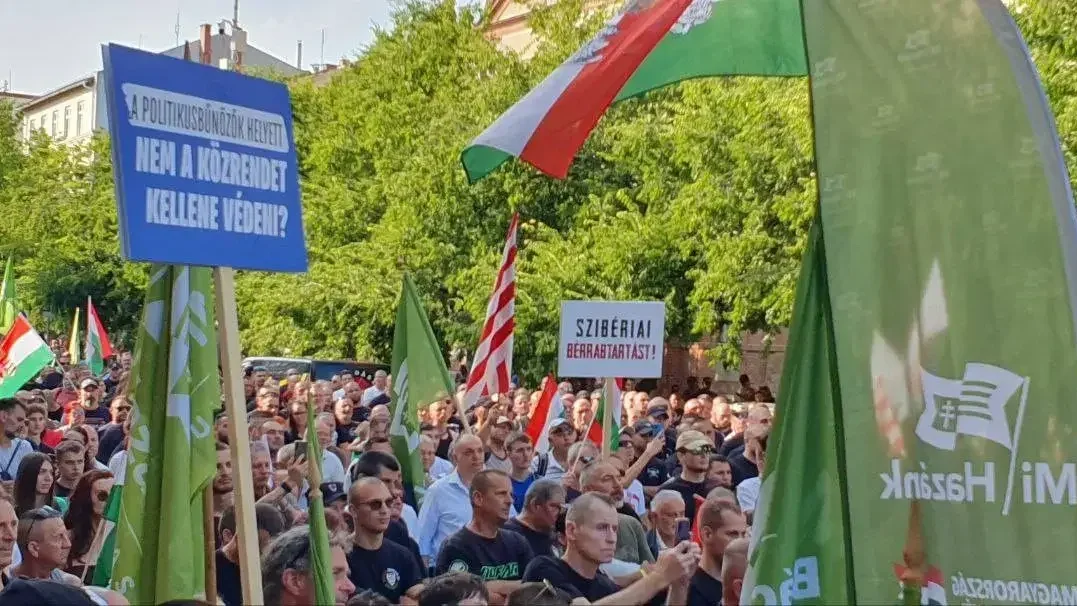 Ezrek álltak ki a bűnözés ellen a Mi Hazánk rendezvényén Szolnokon (+VIDEÓ)