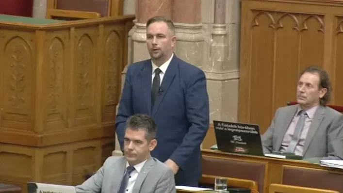 Oltás-kötelezés helyett a válaszhatóságot hangsúlyozza a Mi Hazánk