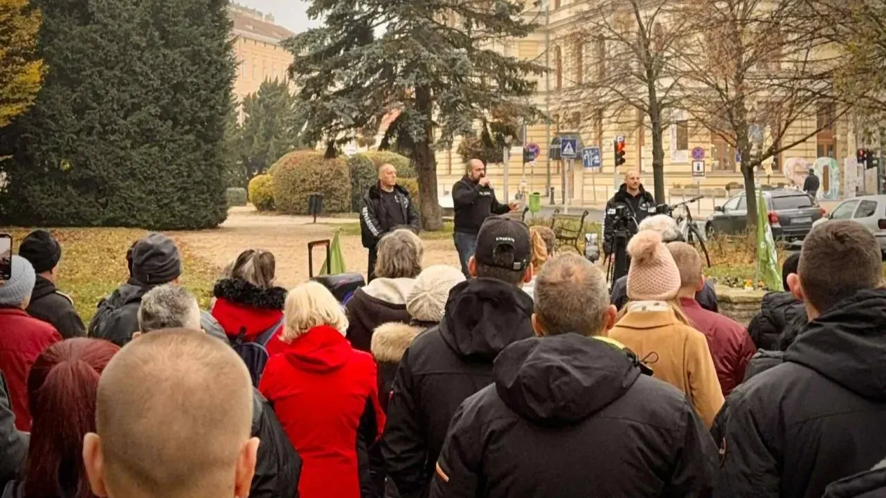 „Rendet, biztonságot!” - Sopronban demonstráltak a hazafias szervezetek