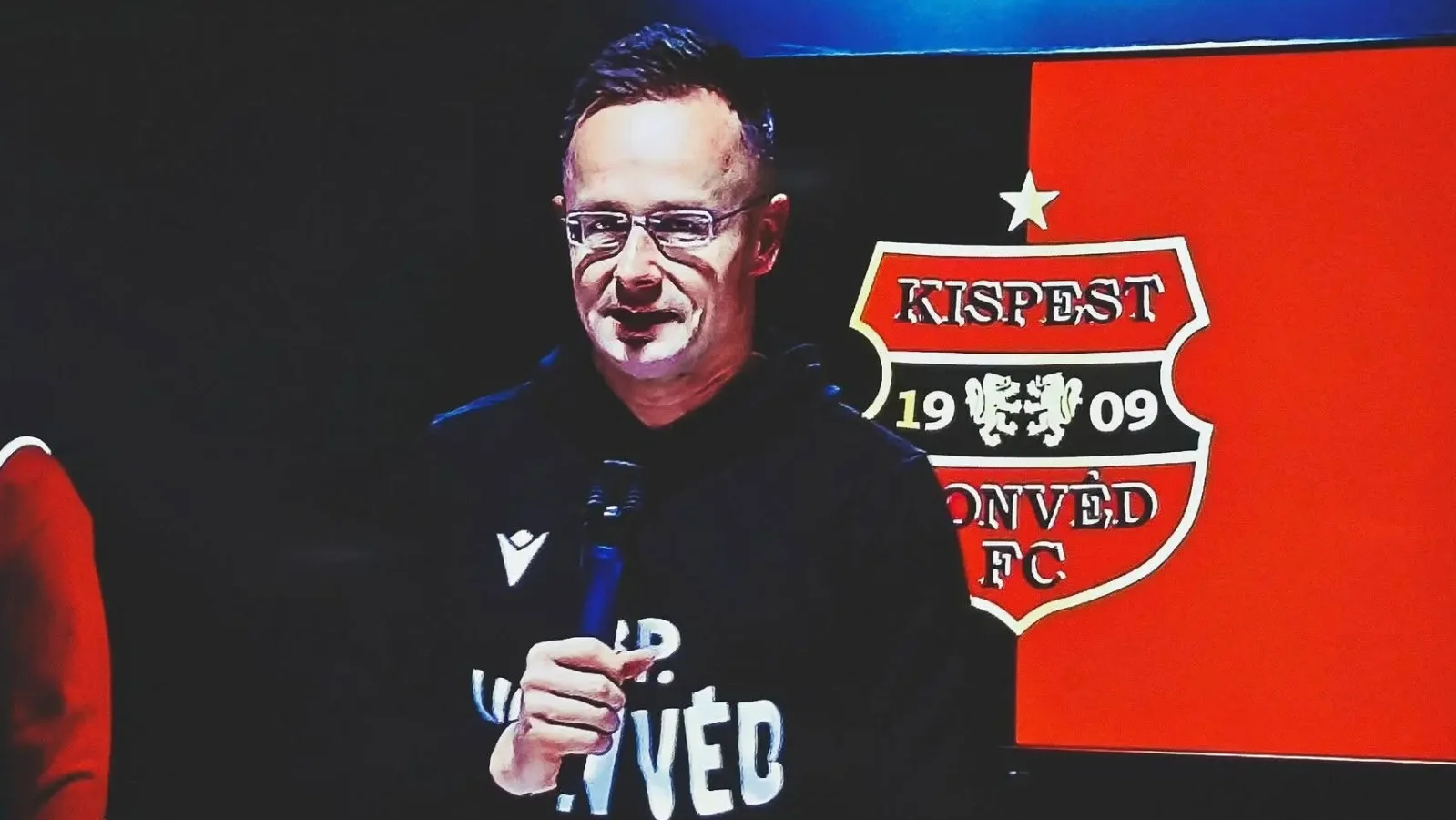 Fegyvere nem, új busza és szponzora lesz a Honvédnak