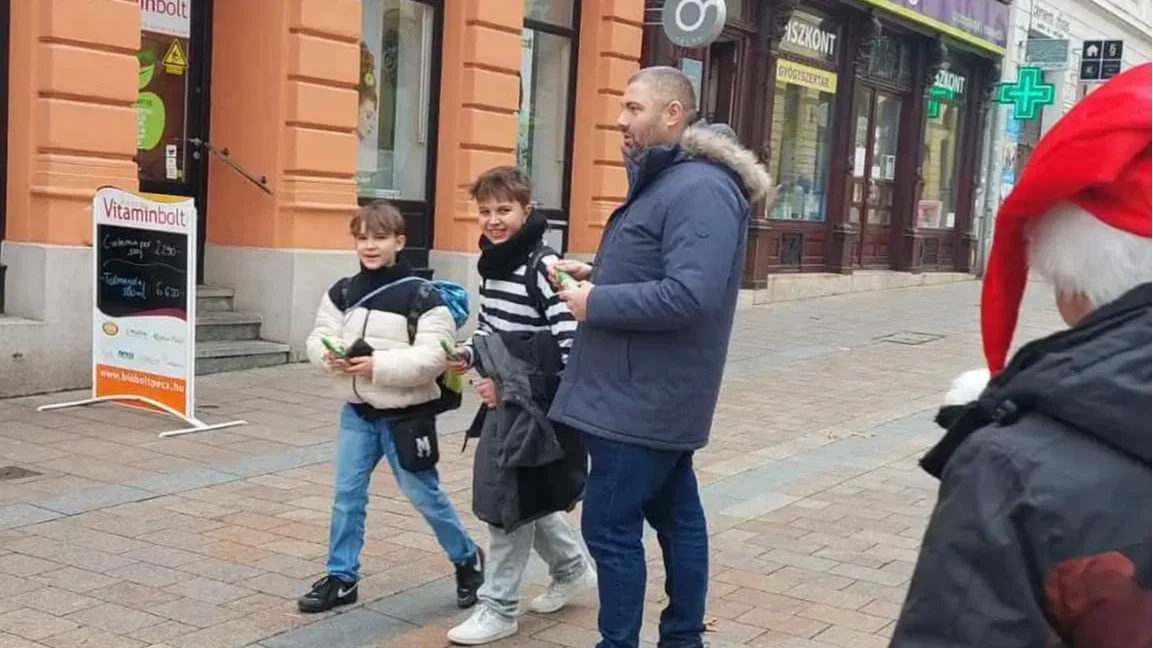 A Mi Hazánk pécsi országgyűlési képviselőjelöltjei gondoltak a gyerekekre mikuláskor.