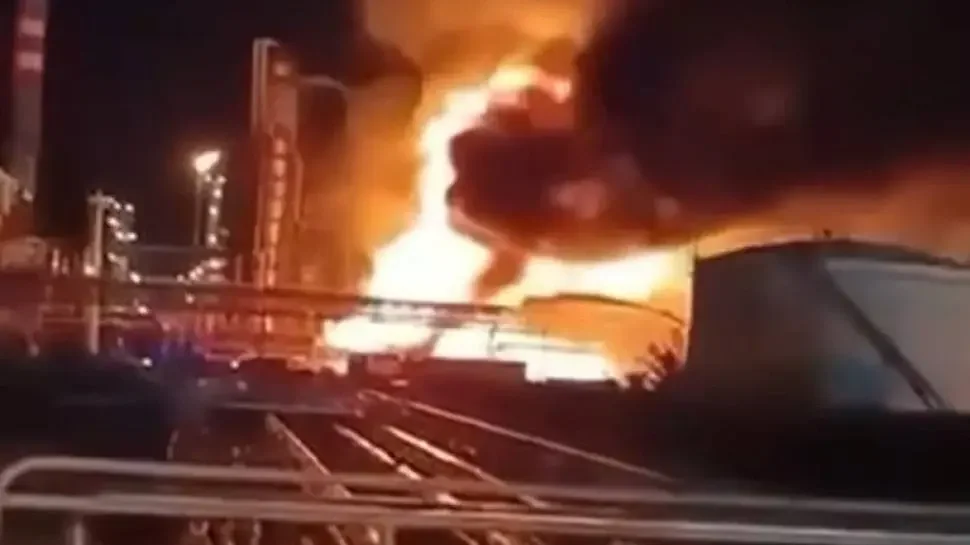 Tűz ütött ki a Mol százhalombattai Dunai Finomítójának AV-3-as üzemében 2025. október 20-án