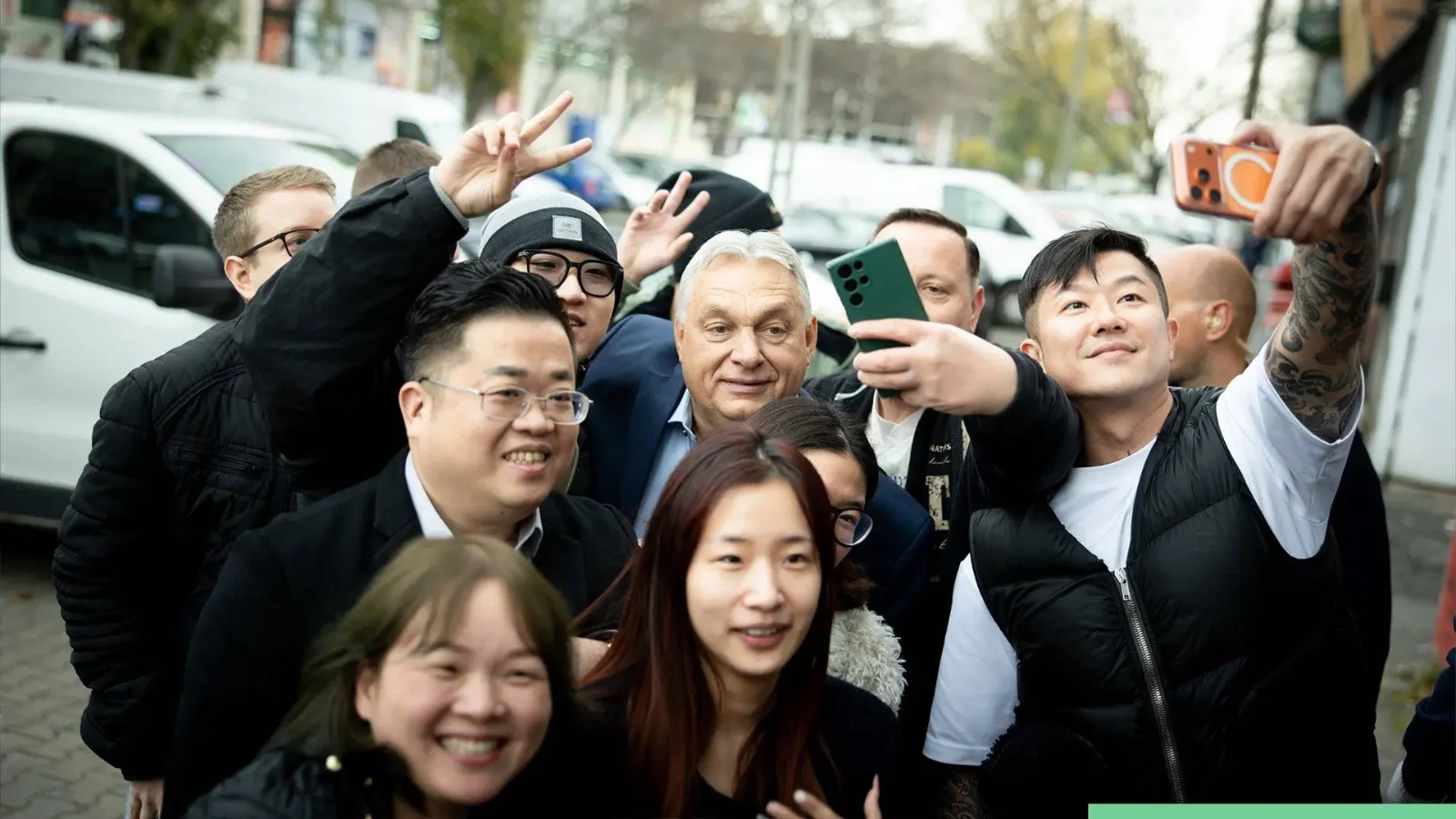 Orbán Viktor és a gazdasági migránsok | Forrás: Orbán Viktor Facebook-oldala