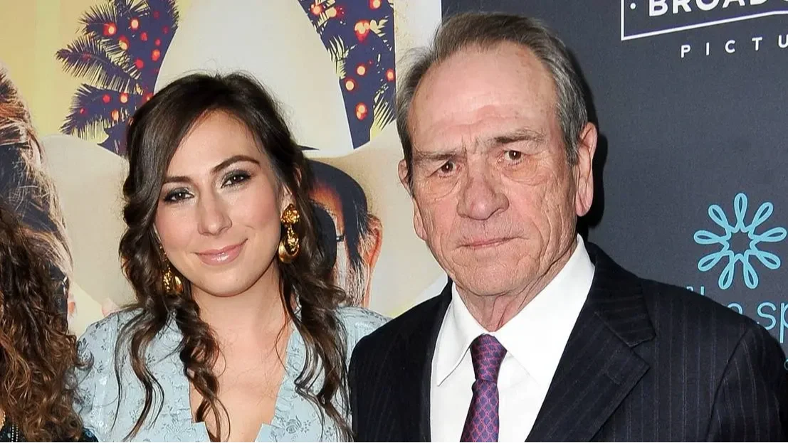 Victoria Kafka Jones és Tommy Lee Jones 2017. deceember 7-én Hollywoodban, Kaliforniában