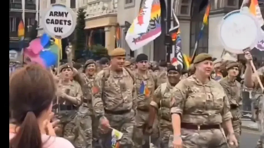 A brit fegyveres erők parádéja