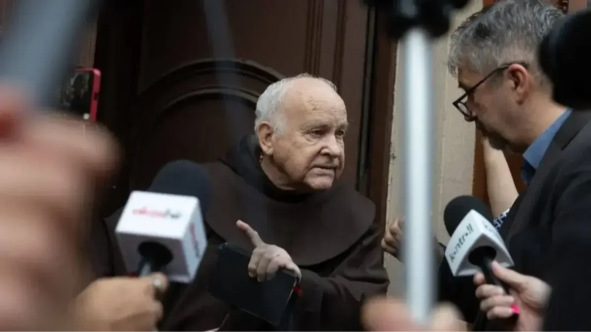 “They Will Pay for Blasphemy” – Police Fine Four Individuals Following Ákos Hadházy’s Demonstration | Photo: Zoltán Kocsis