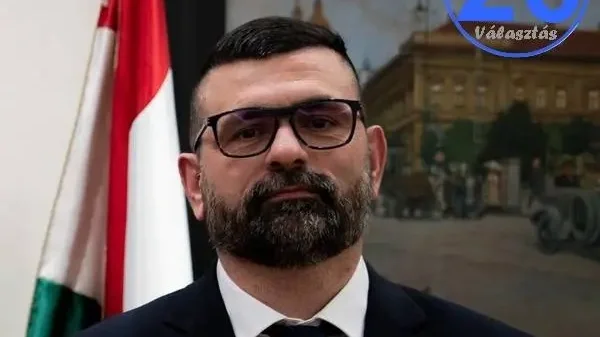 Az önmagát sörétes puskával megsebesítő Polgári András (Forrás: 2026-valasztas.hu)