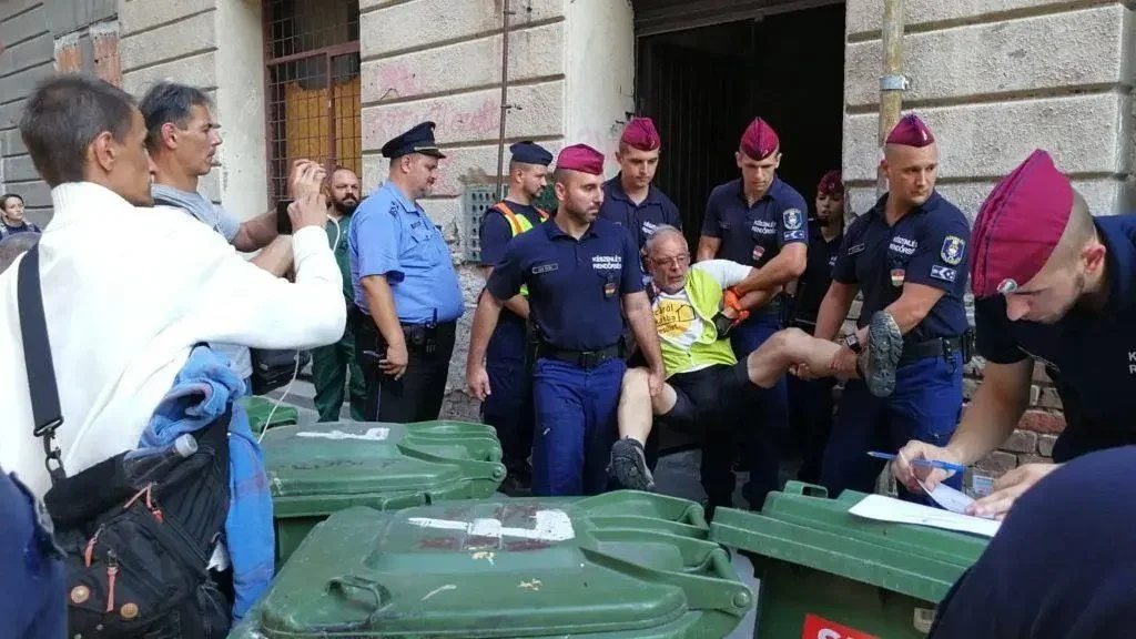 Kilakoltatás | Forrás: 24.hu