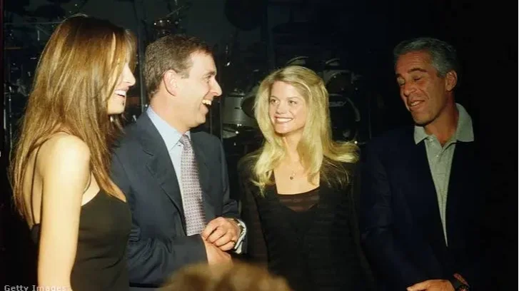 Melania Trump, András egykori yorki herceg, Gwendolyn Beck és Jeffrey Epstein egy partin a Mar-a-Lago klubban, Floridában 2000. február 12-én Fotó: Davidoff Studios Photography/Getty Images Hungary
